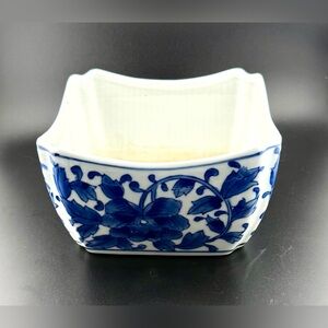 Blue & White bowl/planter. 6.5” x 3.5”H